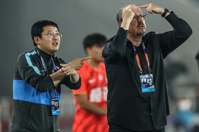 广东宏远热身赛落败，新帅体系下徐杰喜获信任，张皓嘉表现不佳引发关注